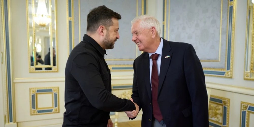 Американський сенатор-республіканець Ліндсі Грем під час одного з публічних візитів