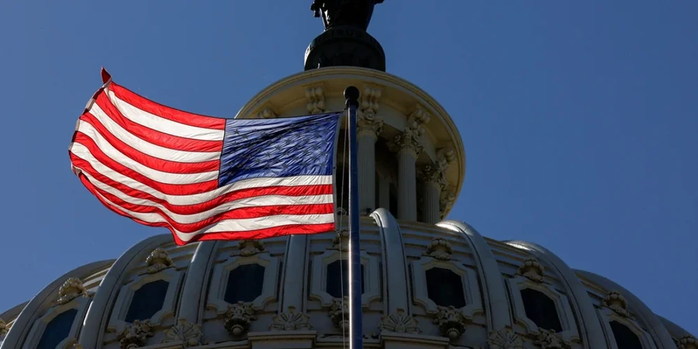 Хто відповідає за призупинення імміграційних віз у США
