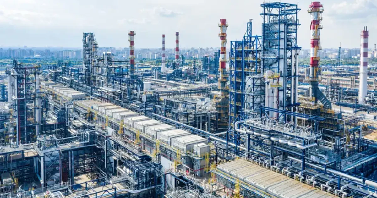 Ільський НПЗ призупинив роботу після удару БпЛА FP-1: пояснення події